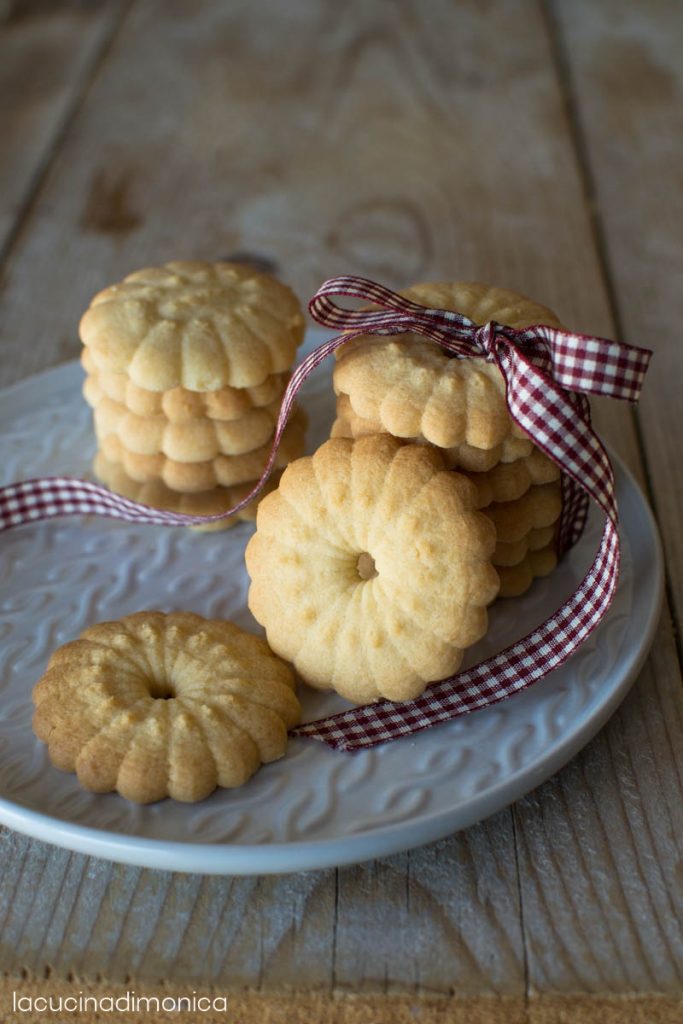 biscotti di pasta frolla montata – lacucinadimonica